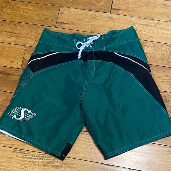Men’s lined Saskatchewan roughrider CFL Shorts - Picture 1 of 6